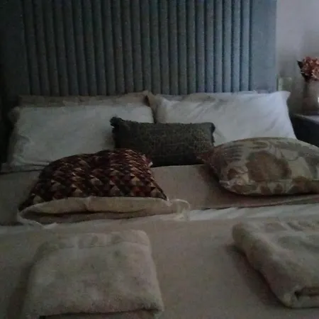 Kitty O'shea's V94dvh9 * Meelick Bridge