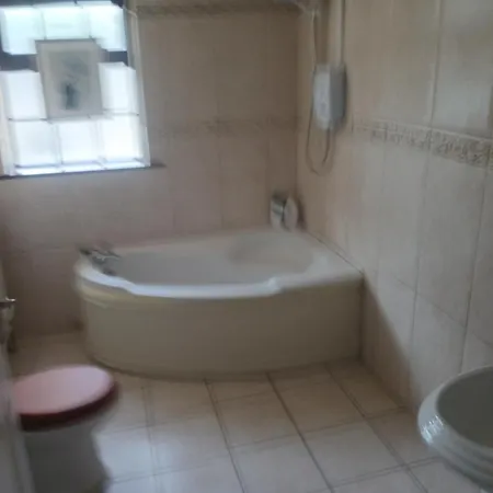 Kitty O'shea's V94dvh9